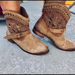 Distressed naughty monkey tan embellished boots